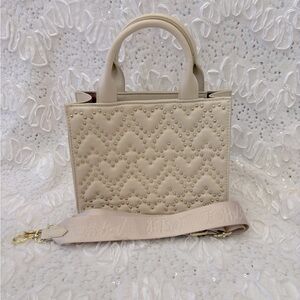 BETSEY JOHNSON Beige and gold heart bag with guitar strap